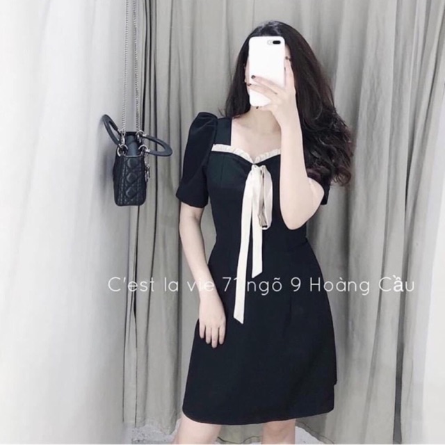 Đầm ngắn cổ vuông bèo cột dây nơ