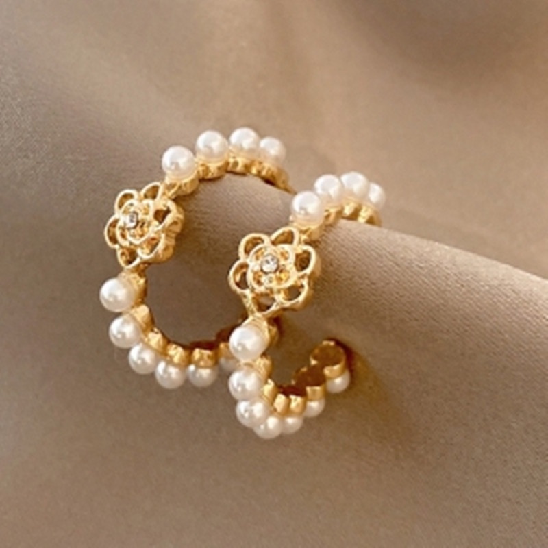 Bông tai mạ bạc 925 hình hoa đính ngọc trai giả đơn giản phong cách Hàn quốc