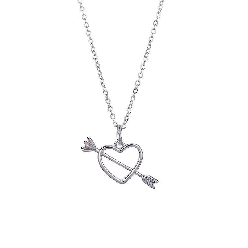 Dây Chuyền Mặt Hình Thần Tình Yêu Cupid Đính Đá Kim Cương Màu Hồng Xuyên Qua Trái Tim