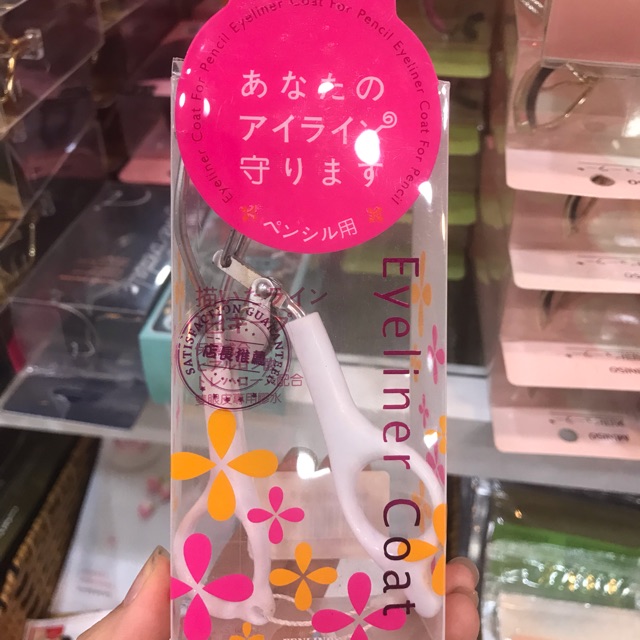 Dụng cụ bấm mi