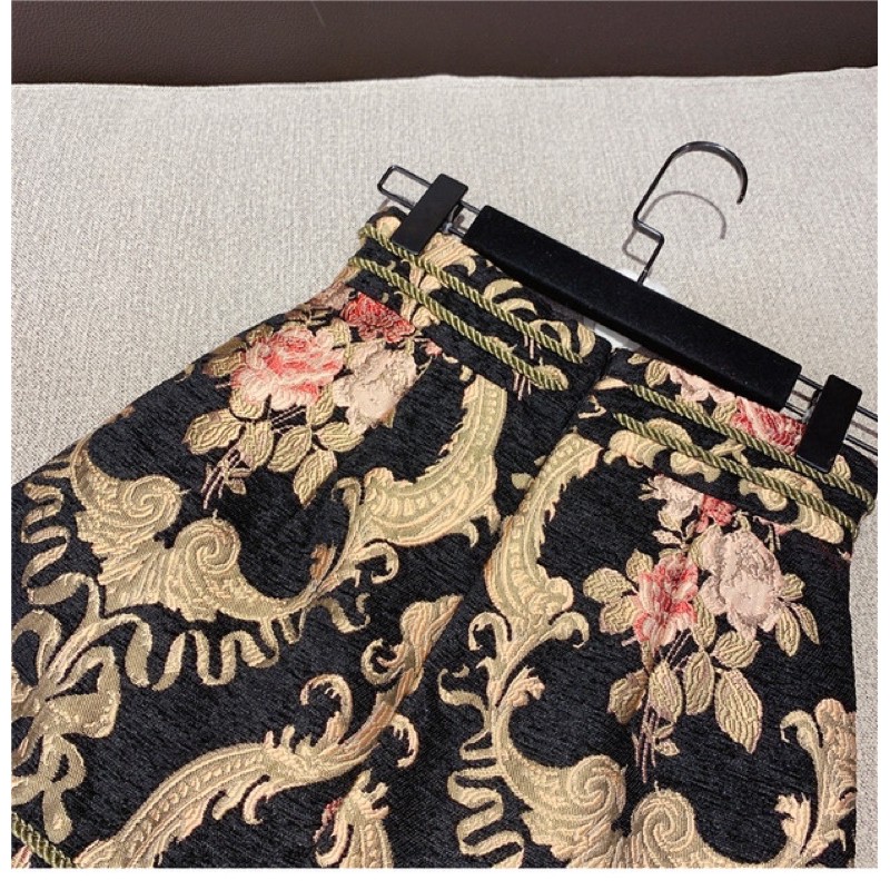 Chân váy ngắn hoạ tiết qccc