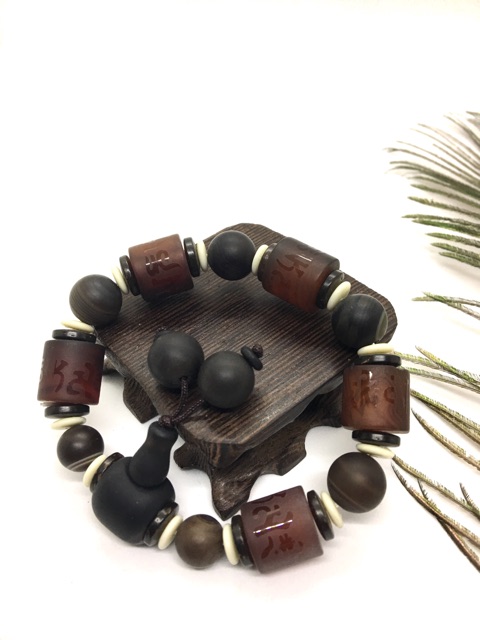 Vòng tay phong thủy khắc chữ Om Mani Padme Hum Tây Tạng