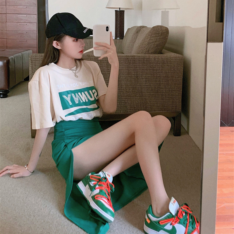 Bộ Áo Thun Ngắn Tay In Họa Tiết + Chân Váy Lưng Cao Xẻ Tà Xinh Xắn Dành Cho Nữ | BigBuy360 - bigbuy360.vn