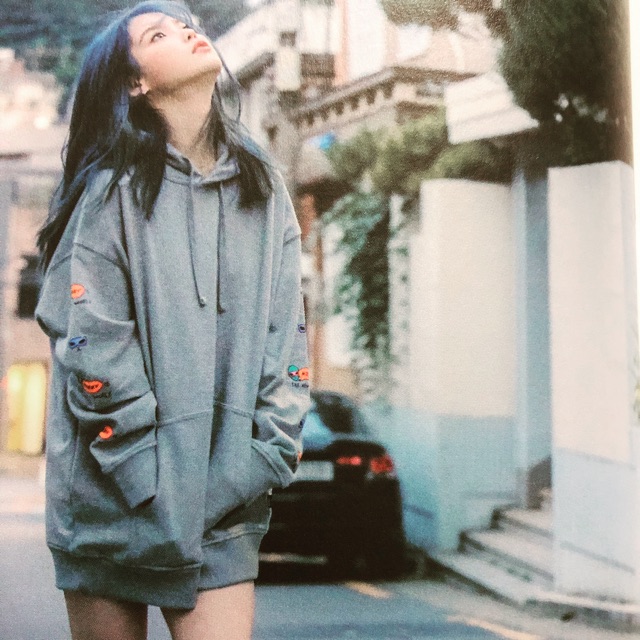 ÁO HOODIE IU ĐÃ MẶC TRONG MINI ALBUM “LOVE POEM”