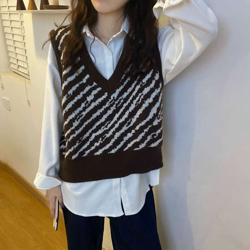 Áo len nữ cộc tay cổ chữ V thời trang Hàn | BigBuy360 - bigbuy360.vn