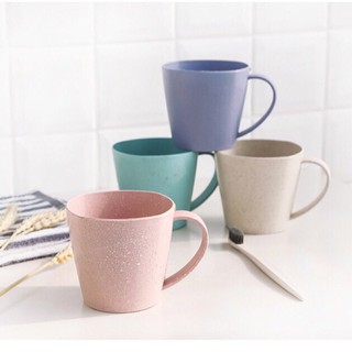 ly uống nước nhựa lúa mạch nhiều màu có quai cầm