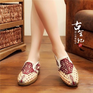 Giầy vải thêu hình