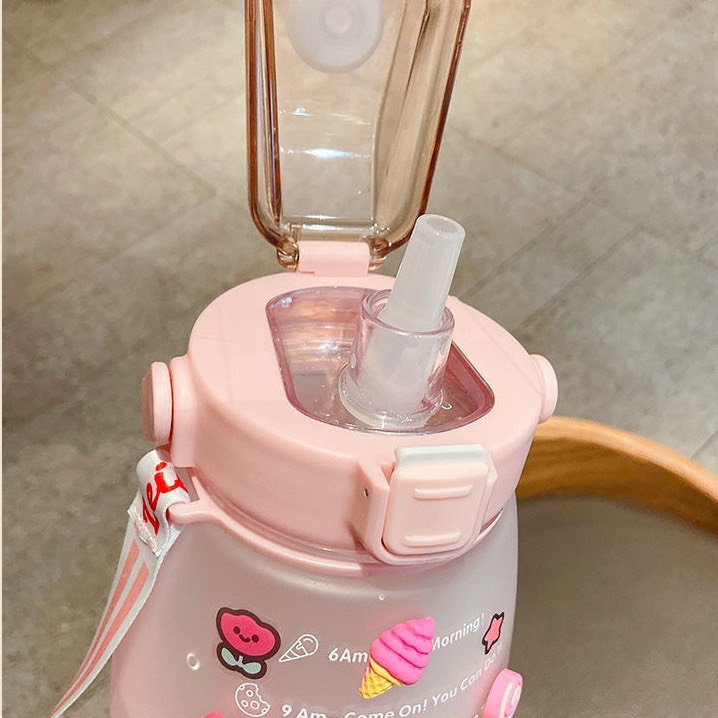 Bình Nước Uống Có Ống Hút Bằng Nhựa 1,3 Lít Kèm Dây Đeo (Có Tặng Kèm Sticker 2D)