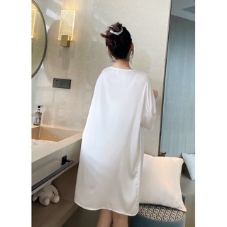 Váy lụa satin cổ tròn màu loang