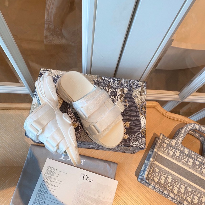 No BOX - Vải Trượt Kỹ Thuật Màu Đen In Họa Tiết Rằn Ri