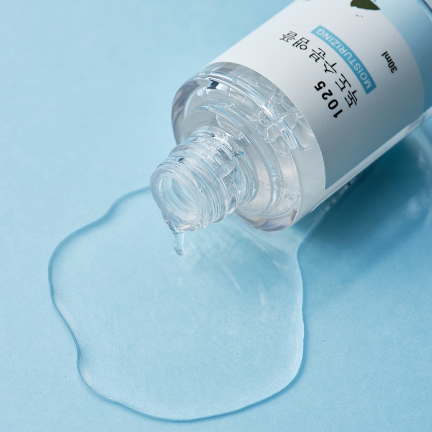 Tinh chất cấp ẩm chứa nước biển sâu Round Lab 1025 Dokdo Moisturizing Ampoule 30ml