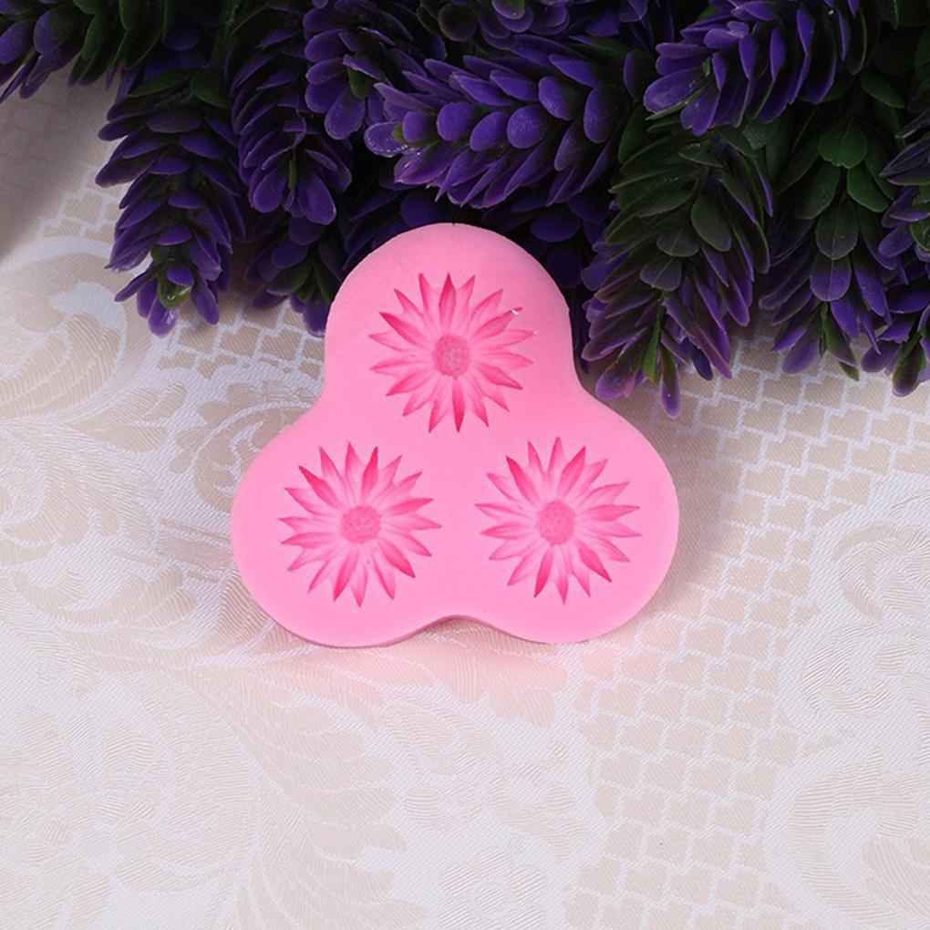 Khuôn Silicone Tạo Hình Làm Bánh Kẹo Hình Bông Hoa 3 Ngăn