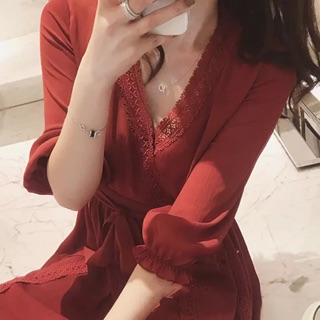 Váy đỏ đai eo