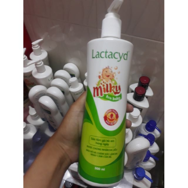 Tắm gội Lactacyd 500ml