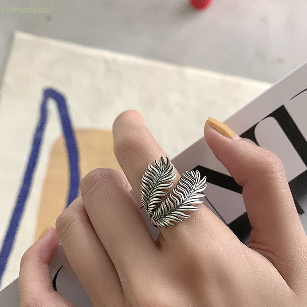 Nhẫn Đeo Tay Kim Loại Tạo Hình Chiếc Lá Đính Đá Thời Trang Cho Nữ