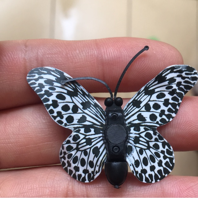 Con Bướm nhựa -cục hít