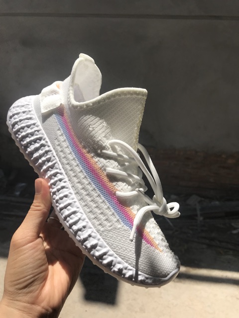 Giày đổi đổi màu siêu đẹp ra nắng đổi màu đế nhựa trong | BigBuy360 - bigbuy360.vn