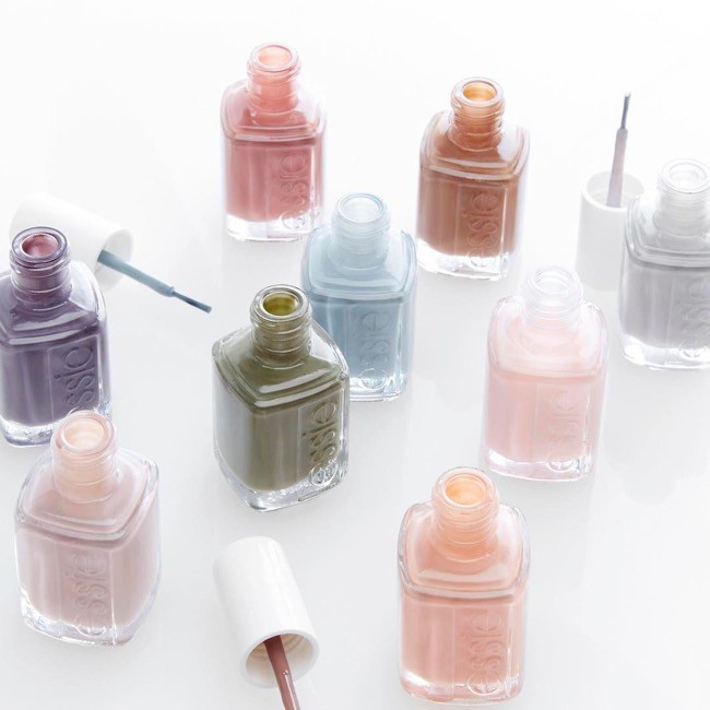 Có hộp - Sơn móng tay bền màu ESSIE Treat love & color