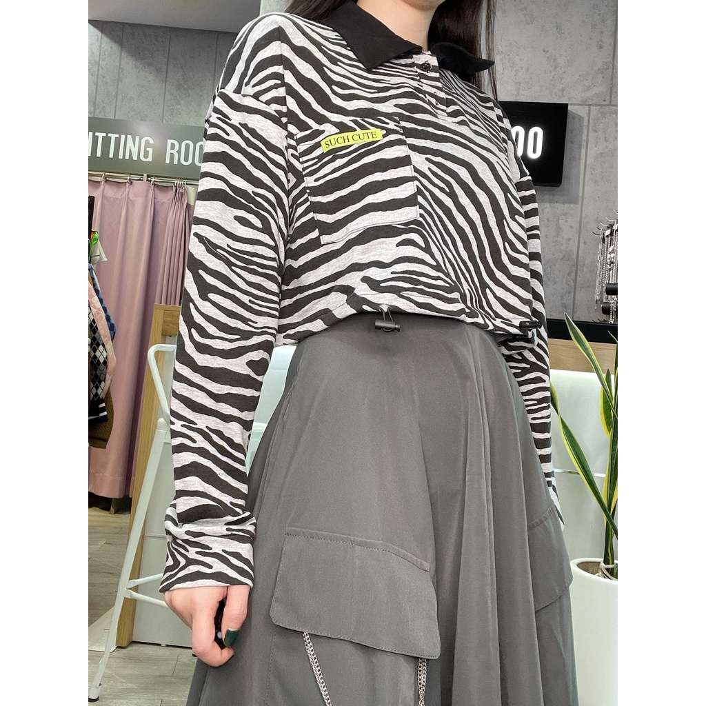 Áo CropTop Dài Tay Cổ Bẻ Họa Tiết Ngựa Vằn - Mã Số: CR11101