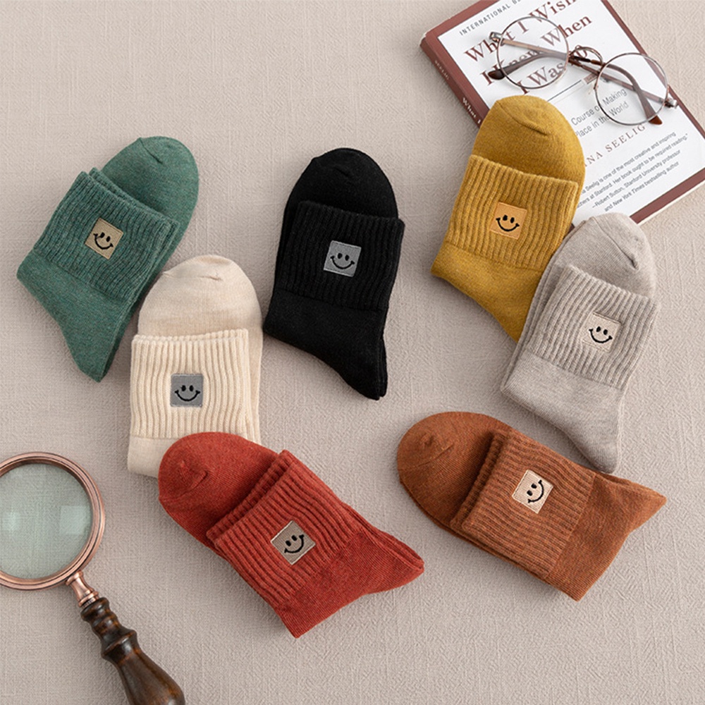 Vớ cotton màu trơn thêu hình mặt cười thời trang thu đông cho nữ