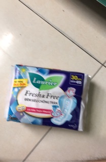 Băng Vệ Sinh Laurier Fresh & Free