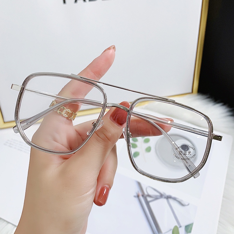Mắt Kính Gọng Tròn Chống Tia Bức Xạ Tiện Dụng
