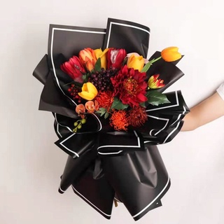 giấy gói hoa viền đen trắng