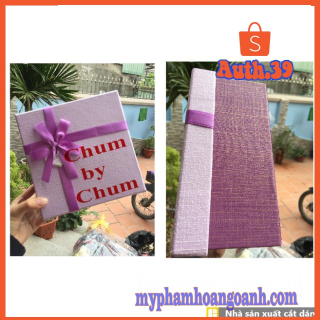 Mẫu hộp đựng quà in nhãn Chum By Chum 50x10x3cm tím