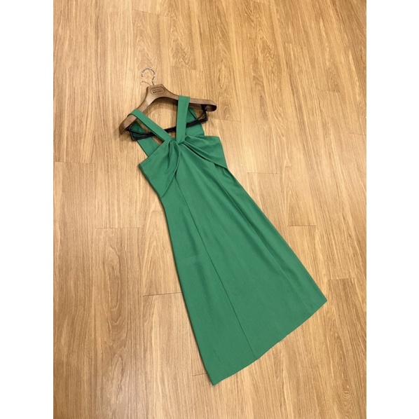 Đầm linen cổ chéo