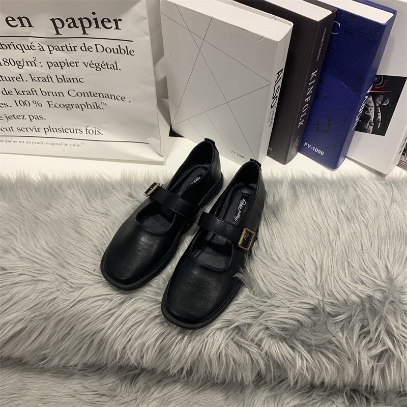 Giày bệt có quai