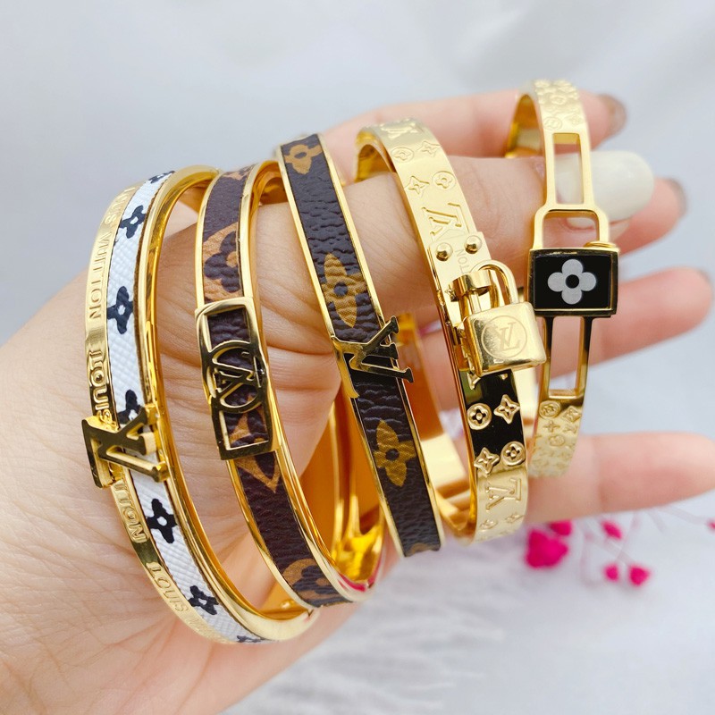 Vòng Đeo Tay Bằng Thép Titan Mạ Vàng 18K Thời Trang Cao Cấp Cho Nữ