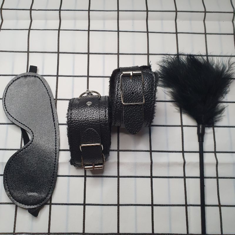 Bộ Ba Đồ Chơi Bịt Mắt + Vòng Tay + Chổi Lông | BigBuy360 - bigbuy360.vn