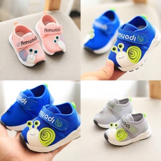 Giầy quai dán ốc sên