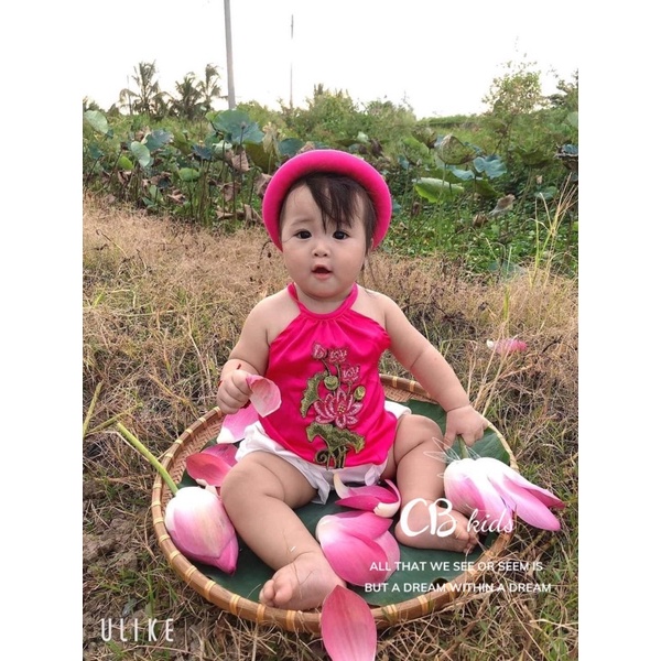 Yếm đào thêu/ bà ba sen thêu hàng thiết kế cho bé gái