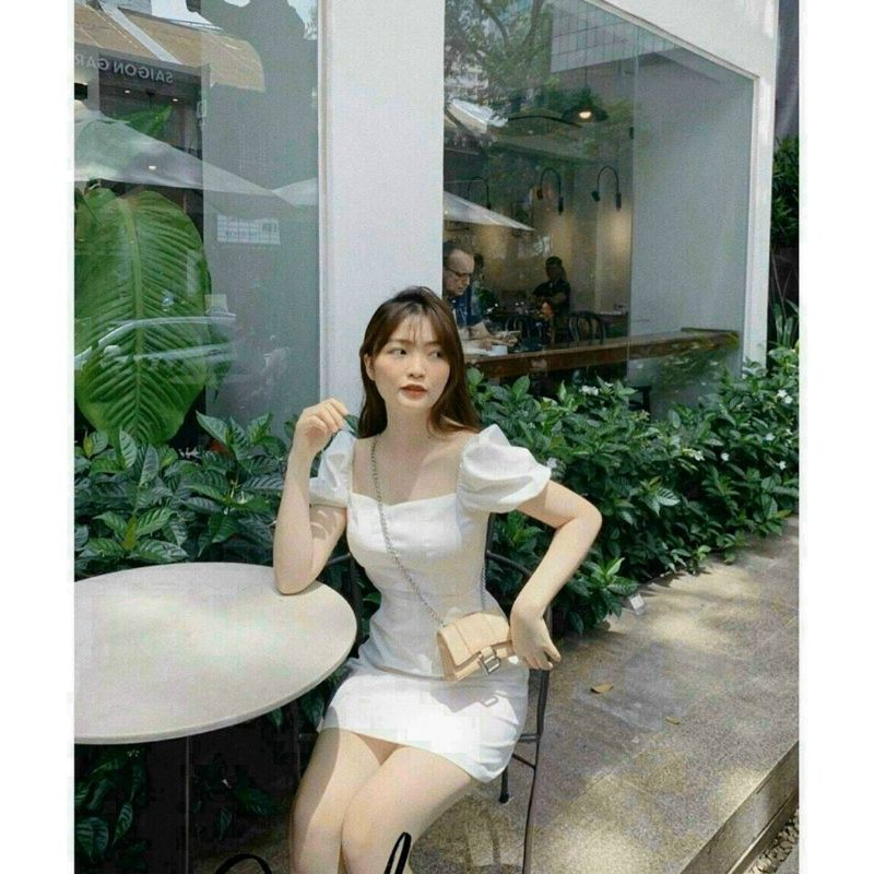 váy trắng xòe nút bọc hông
