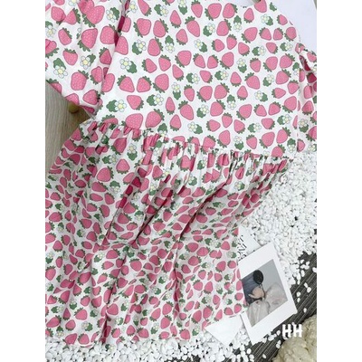 Váy cộc cổ tròn quả dâu hồng phối dễ thương