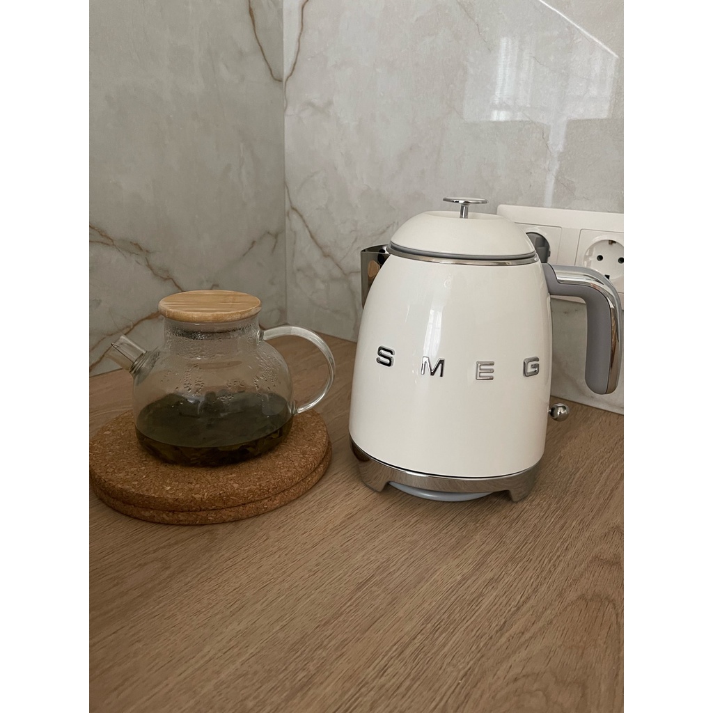 Ấm siêu tốc SMEG KLF05 dung tích 0.8L xuất xứ Italy