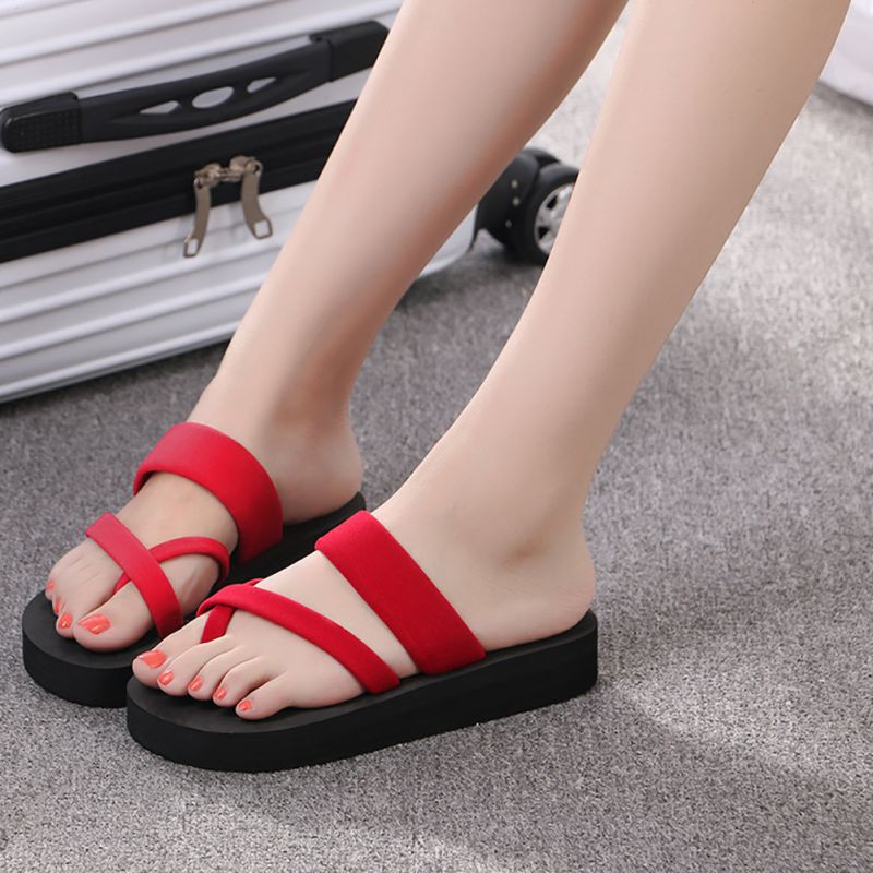 Dép xỏ ngón thời trang và sành điệu cho nữ