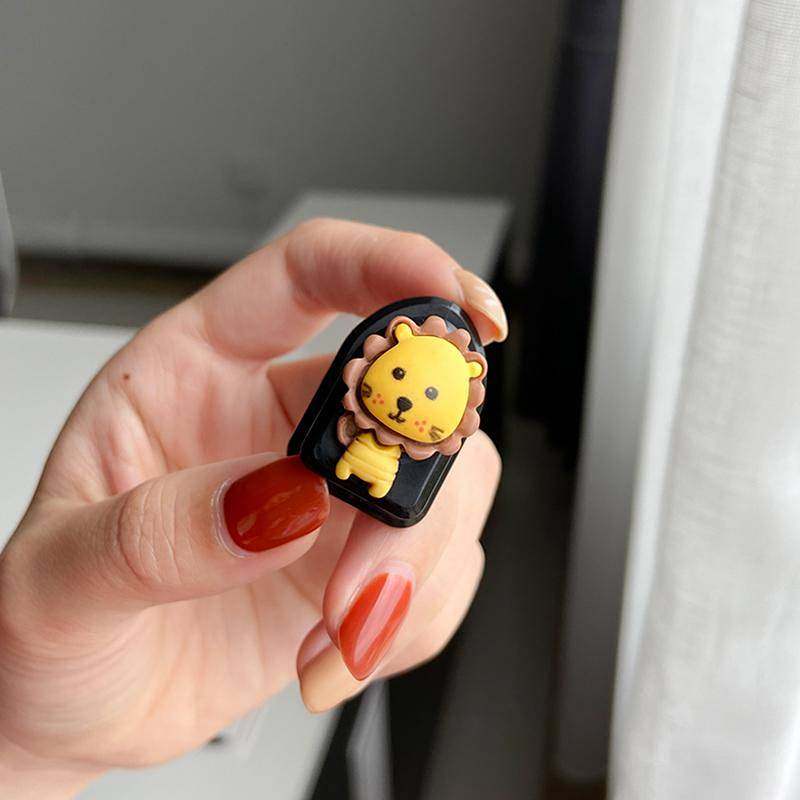 Móc treo đồ gắn phía trước ghế xe hơi thiết kế hoạt hình đáng yêu tiện lợi