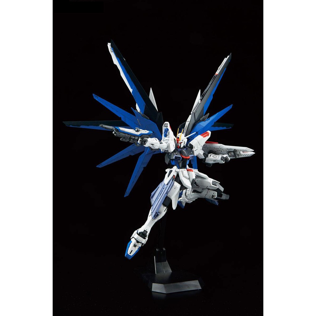 Mô Hình Gundam Bandai MG Freedom Gundam Ver 2.0 1/100 SEED