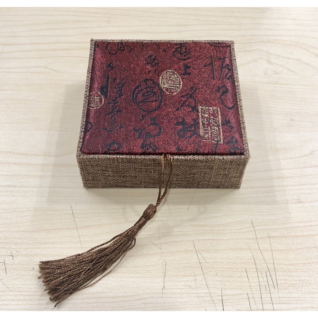Hộp gấm đựng vòng tay trang sức phong thủy size 10x10x3.7cm