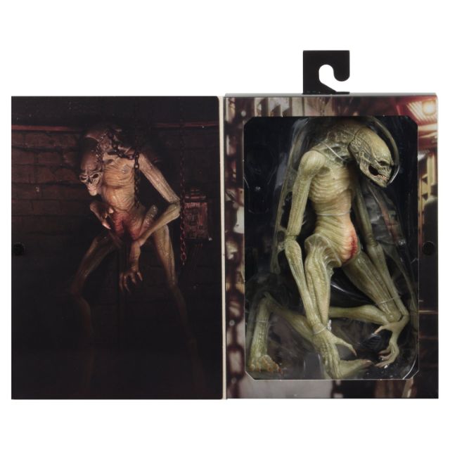 Mô hình Neca Deluxe Alien Newborn