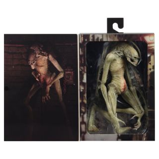 Mô hình Neca Deluxe Alien Newborn