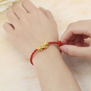 Chỉ đỏ may mắn gắn tỳ hưu tài lộc bằng bạc si vàng