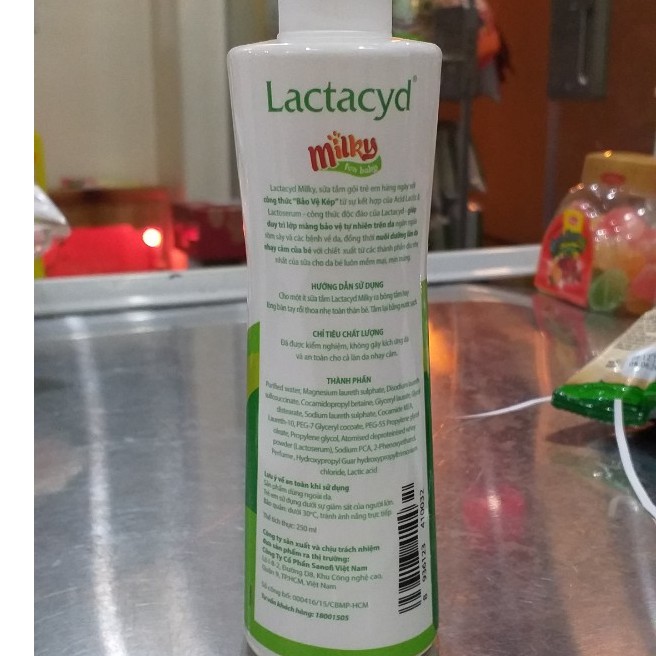 Sữa tăm gội trẻ em Lactacyd