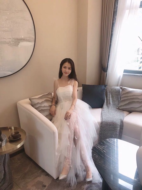 Đầm dạ hội trắng tinh khôi hai dây rằn ri