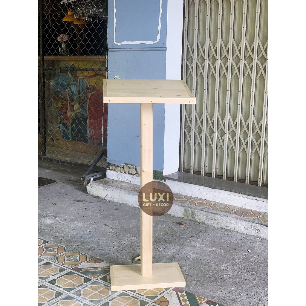 Standee gỗ giá rẻ tại xưởng LUXI decor