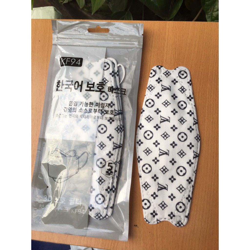 Combo 50 chiếc khẩu trang KF94 họa tiết LV nhập khẩu Hàn Quốc ( Chống bụi mịn, kháng khuẩn cao, đi mưa không ướt ) | BigBuy360 - bigbuy360.vn