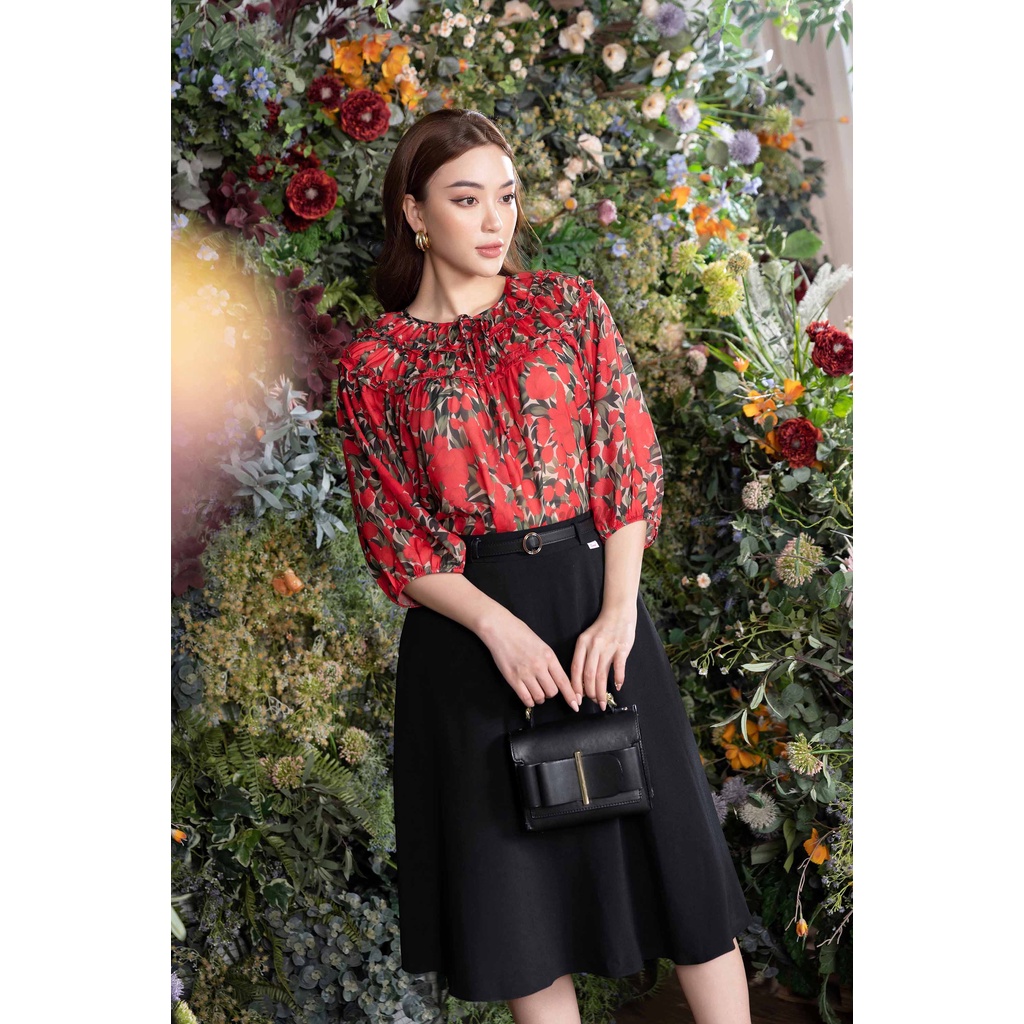 Áo sơ mi tơ in hoa hồng đỏ cổ tròn xếp nhún 2 tầng - TOSON - 14523D51
