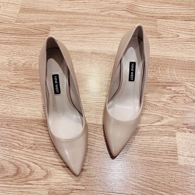 Giày gót nhọn
